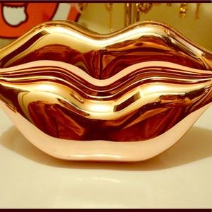 Rose gold metallic lips clutch